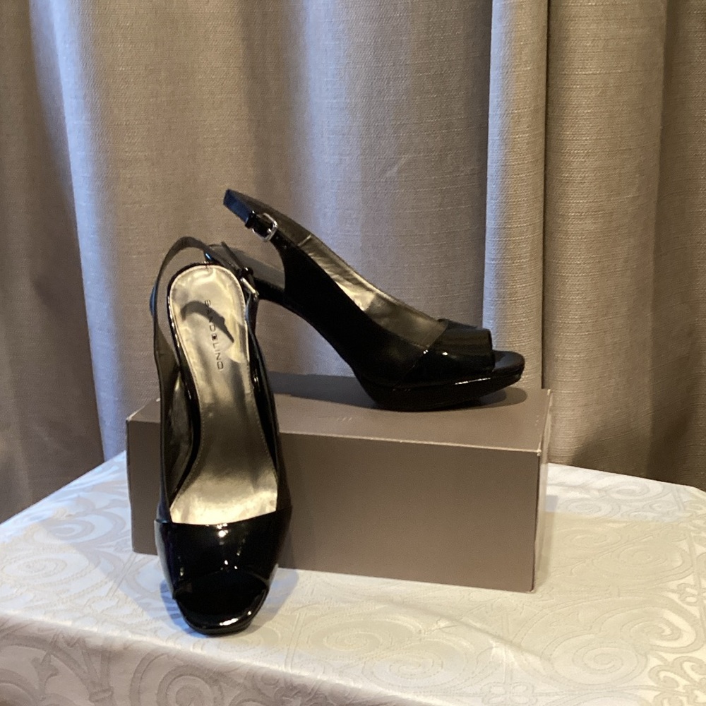 Bandolino Glossy Black Peep-Toe Sling back platform heels, size 8.